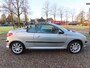 Peugeot 206 CC 1.6-16V 100676 KM N.A.P !! 1E Eigenaar Leer Sportstoelen Airco Windscherm Dealer Onderhouden LM Velgen***Apk t/m 22-2-2027***