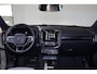 Volvo EX40 Performance Ultra 82 kWh - Panorama/schuifdak - IntelliSafe Assist & Surround - 360º Camera - Harman/Kardon audio - Verwarmde voorstoelen, stuur & achterbank - Parkeersensoren voor & achter - Elektr. bedienb. voorstoelen met geheugen links - Draadloze tel. lader - Warmtepomp - Extra getint glas - Elektr. inklapbare trekhaak - 19' LMV