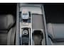 Volvo XC60 T6 Recharge AWD Ultra Black Edition - Panorama/schuifdak - IntelliSafe Assist & Surround - 360º Camera - Bowers & Wilkins audio - Adaptieve LED koplampen - Verwarmde voorstoelen, stuur & achterbank - Parkeersensoren voor & achter - Elektr. bedienb. voorstoelen met geheugen - Head up display - Draadloze tel. lader - Extra getint glas - 21' LMV