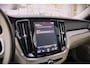 Volvo V60 2.0 T4 Inscription met PANO LED HUD LEDER CARPLAY