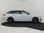 Skoda Octavia Combi RS iV 245pk | Panorama dak | Head up display | Canton audio | Leder/stof bekleding | Dodehoekdetectie | Adaptief cruise control | Navigatie | Stuur+Stoel&bankverwarming | 18"LMV