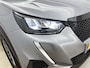 Peugeot 2008 SUV Style 100pk | Navigatie | Achteruitrijcamera | Climate Control | Cruise Control | Parkeersensoren | Led koplampen | Apple Carplay / Android Auto | Bluetooth | DAB+ radio | Elektrisch inklapbare spiegels | Donker getint glas | 16" lichtmetalen velgen |