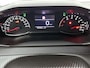 Peugeot 2008 SUV Style 100pk | Navigatie | Achteruitrijcamera | Climate Control | Cruise Control | Parkeersensoren | Led koplampen | Apple Carplay / Android Auto | Bluetooth | DAB+ radio | Elektrisch inklapbare spiegels | Donker getint glas | 16" lichtmetalen velgen |