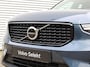 Volvo XC40 2.0 B4 Plus Dark Automaat /  Harman Kardon audio / Trekhaak / 19" velgen / Verwarmd voorruit / Reservewiel