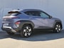 Hyundai Kona 1.6 GDi HEV Premium Sky Automaat / Zo goed als nieuw! / Sensation Pack / Trekgewicht  1.300 kg / Stuur- en Stoelverwarming / Stoelventilatie voor / / Elektrische achterklep / Apple Carplay Android Auto / BOSE Audisysteem /