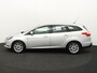 Ford Focus Wagon 1.0 EcoBoost Edition Plus Airco, Navi, Cruisec, Stoelverw, Lmvelg, Parkeerhulp, Mistl, Bluetooth, Verwarmde voorruit, Nieuwe Apk  remschijf en blokken. Mooie strakke auto. De Ford Focus Wagon 1.0 EcoBoost Edition Plus is een comfortabele en veelzijdige stationwagen die bekendstaat om zijn zuinige motor en pr