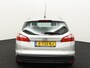Ford Focus Wagon 1.0 EcoBoost Edition Plus Airco, Navi, Cruisec, Stoelverw, Lmvelg, Parkeerhulp, Mistl, Bluetooth, Verwarmde voorruit, Nieuwe Apk  remschijf en blokken. Mooie strakke auto. De Ford Focus Wagon 1.0 EcoBoost Edition Plus is een comfortabele en veelzijdige stationwagen die bekendstaat om zijn zuinige motor en pr