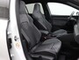 Volkswagen Golf 1.5 eTSI R-LINE | PANORAMADAK | BLACK OPTIEK | 18 INCH LICHTMETALEN VELGEN | STUUR & STOELVERWARMING | DODE HOEK ASSISTENTIE | APPLE CAR PLAY