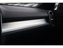 Volvo XC40 T4 Recharge Black Edition | Stoelverwarming | Trekhaak | Parkeercamera | H/K | Keyless