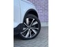 Volvo XC40 Plug-in Hybrid T5 R-Design | Trekhaak | Panoramadak | 20 inch velgen | 360 camera | Stoel- en stuurverwarming | Harman Kardon audio | Verwarmbare voorruit | Adaptive cruise control | Actieve LED koplampen | Elektrische stoelverstelling | Getint glas | Navigatie | Apple Carplay / Android Auto | Draadloze telefoonlader | LED mistlampen |