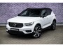 Volvo XC40 Plug-in Hybrid T5 R-Design | Trekhaak | Panoramadak | 20 inch velgen | 360 camera | Stoel- en stuurverwarming | Harman Kardon audio | Verwarmbare voorruit | Adaptive cruise control | Actieve LED koplampen | Elektrische stoelverstelling | Getint glas | Navigatie | Apple Carplay / Android Auto | Draadloze telefoonlader | LED mistlampen |