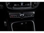Volvo XC40 Plug-in Hybrid T5 R-Design | Trekhaak | Panoramadak | 20 inch velgen | 360 camera | Stoel- en stuurverwarming | Harman Kardon audio | Verwarmbare voorruit | Adaptive cruise control | Actieve LED koplampen | Elektrische stoelverstelling | Getint glas | Navigatie | Apple Carplay / Android Auto | Draadloze telefoonlader | LED mistlampen |