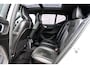 Volvo XC40 Plug-in Hybrid T5 R-Design | Trekhaak | Panoramadak | 20 inch velgen | 360 camera | Stoel- en stuurverwarming | Harman Kardon audio | Verwarmbare voorruit | Adaptive cruise control | Actieve LED koplampen | Elektrische stoelverstelling | Getint glas | Navigatie | Apple Carplay / Android Auto | Draadloze telefoonlader | LED mistlampen |