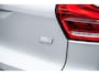 Volvo XC40 Plug-in Hybrid T5 R-Design | Trekhaak | Panoramadak | 20 inch velgen | 360 camera | Stoel- en stuurverwarming | Harman Kardon audio | Verwarmbare voorruit | Adaptive cruise control | Actieve LED koplampen | Elektrische stoelverstelling | Getint glas | Navigatie | Apple Carplay / Android Auto | Draadloze telefoonlader | LED mistlampen |