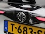 MG MG4 Electric Luxury 64 kWh | Climate Control / ECC | Licht metalen velgen 18 inch | Cruise control Adaptive | Navigatie | Half lederen bekleding | Stoelverwarming | LED koplampen | Park Distance Control voor en achter | Achteruitrijcamera |