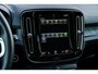 Volvo XC40 Plug-in Hybrid T5 Plus Dark | Facelift | Lederen bekleding | 19 inch velgen | Stoel- en stuurverwarming | Harman Kardon audio | Verwarmbare voorruit | Getint glas | Navigatie | Apple Carplay / Android Auto |