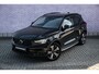 Volvo XC40 Plug-in Hybrid T5 Plus Dark | Facelift | Lederen bekleding | 19 inch velgen | Stoel- en stuurverwarming | Harman Kardon audio | Verwarmbare voorruit | Getint glas | Navigatie | Apple Carplay / Android Auto |