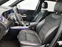 Mercedes-Benz GLB 200 Business Solution AMG(Dealer onderhoud, Trekhaak, Sfeerverlichting, Navi, Camera, Parkeerhulp, StoelV, Etc)
