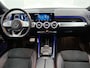 Mercedes-Benz GLB 200 Business Solution AMG(Dealer onderhoud, Trekhaak, Sfeerverlichting, Navi, Camera, Parkeerhulp, StoelV, Etc)