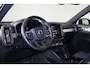 Volvo XC40 B4 Plus Dark - IntelliSafe Assist & Surround - Harman/Kardon audio - Parkeercamera achter - Verwarmde voorstoelen & stuur - Parkeersensoren voor & achter - Elektr. bedienb. voorstoelen met geheugen links - Draadloze tel. lader - Elektr. inklapbare trekhaak - 18' LMV