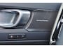Volvo XC40 T5 Recharge Plus Dark - IntelliSafe Assist - 360º Camera - Harman/Kardon audio - Verwarmde voorstoelen & stuur - Parkeersensoren voor & achter - Elektr. bedienb. voorstoelen met geheugen links - Draadloze tel. lader - Extra getint glas - 19' LMV