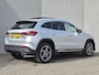 Mercedes-Benz GLA 250 e AMG Line Automaat / Dealer onderhouden / Accu SOH 98,51% / Glazen schuif- en kanteldak / Trekgewicht 1800 kg / Stoelverwarming / Achteruitrijcamera / Elektrische achterklep / Cruise control / Draadloze telefoon lader / Keyless Entry/Start /