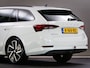 Skoda Octavia Combi 1.0 e-TSI Sport Business (TREKHAAK, SFEERVERLICHTING, DIGITAL COCKPIT, APPLE CARPLAY, SPORTSTOELEN, CRUISE)
