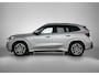 BMW X1 xDrive25e M Sport | PANO-SCHUIFDAK | LEER | SPORTSTOELEN | HEAD-UP | 360 CAMERA | DRAADLOOS TELEFOONLADEN