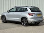Skoda Karoq 1.5 TSI ACT Sportline Business / Nederlandse Auto / Dealer Onderhouden / All Seasonbanden / Trekhaak 1500 KG / Navigatie / Stoel- en Stuurverwarming / Adaptive Cruise Control / Voorruitverwarming / Climate Control /