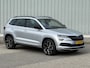 Skoda Karoq 1.5 TSI ACT Sportline Business / Nederlandse Auto / Dealer Onderhouden / All Seasonbanden / Trekhaak 1500 KG / Navigatie / Stoel- en Stuurverwarming / Adaptive Cruise Control / Voorruitverwarming / Climate Control /