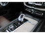 Volvo XC60 T8 Twin Engine AWD Momentum Pro Luchtvering | Schuif/kantel dak | Trekhaak | Verw. Stoel & Stuurwiel | BLIS | H&K audio |