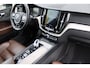Volvo XC60 T8 Twin Engine AWD Momentum Pro Luchtvering | Schuif/kantel dak | Trekhaak | Verw. Stoel & Stuurwiel | BLIS | H&K audio |