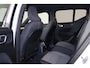 Volvo XC40 T4 Recharge Plus Bright - IntelliSafe Assist & Surround - 360º Camera - Harman/Kardon audio - Verwarmde voorstoelen & stuur - Parkeersensoren voor & achter - Elektr. bedienb. voorstoelen met geheugen links - Draadloze tel. lader - Extra getint glas - 18' LMV