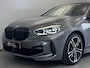 BMW 1-Serie 120i | M-Sport | Pano | Stoel- stuurverwarming | Harman Kardon | Afn. Trekhaak | Elektrische A klep | Shadow line | NL auto | 1e eigenaar