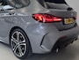 BMW 1-Serie 120i | M-Sport | Pano | Stoel- stuurverwarming | Harman Kardon | Afn. Trekhaak | Elektrische A klep | Shadow line | NL auto | 1e eigenaar