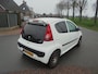 Peugeot 107 Peugeot 107 1.0 benzine airco lmv schuifdak 137.000km