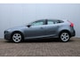 Volvo V40 T2 Momentum |Navigatie| Bluetooth| Climate Control| Regensensor| Lichtmetalen velgen| LED dagrijverlichiting| Inklapbare buitenspiegels| Parkeer sensoren achter