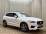 Volvo XC60 2.0 D5 AWD R-Design Panoramadak / Adapt. Cruise / Camera / Elek. Trekhaak / Leder / BLIS / Stoelverwarming / LED / 19'' LMV