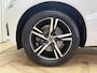 Volvo XC60 2.0 D5 AWD R-Design Panoramadak / Adapt. Cruise / Camera / Elek. Trekhaak / Leder / BLIS / Stoelverwarming / LED / 19'' LMV