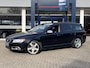 Volvo V70 2.5T R-Design / Automaat / NL-Auto / 2e-Eigenaar / Vol-Leder / Elektr.-Stoelen met Geheugen / Stoelverwarming / Cruise-Control / Adaptieve-Koplampen / Climate-Control / Trekhaak / Rear-Seat Entertainment / Elektr.-Achterklep / Dodehoek-Detectie / PDC-Achter / 17'' LMV / ENZ.
