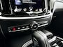 Volvo V60 T6 Recharge AWD R-Design | Panoramadak | Parkeercamera | Stoel- en Stuurverwarming | Trekhaak