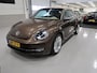 Volkswagen Beetle cabrio 1.2 TSI 70'S Leer 18 inch Beige kap Toffeebruin Xenon Airco-ecc Parkeersensoren 1e Eigenaar 70's uitvoering Nieuwstaat! dealer onderhouden windscherm