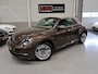 Volkswagen Beetle cabrio 1.2 TSI 70'S Leer 18 inch Beige kap Toffeebruin Xenon Airco-ecc Parkeersensoren 1e Eigenaar 70's uitvoering Nieuwstaat! dealer onderhouden windscherm