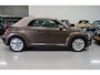 Volkswagen Beetle cabrio 1.2 TSI 70'S Leer 18 inch Beige kap Toffeebruin Xenon Airco-ecc Parkeersensoren 1e Eigenaar 70's uitvoering Nieuwstaat! dealer onderhouden windscherm