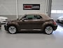Volkswagen Beetle cabrio 1.2 TSI 70'S Leer 18 inch Beige kap Toffeebruin Xenon Airco-ecc Parkeersensoren 1e Eigenaar 70's uitvoering Nieuwstaat! dealer onderhouden windscherm
