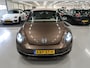 Volkswagen Beetle cabrio 1.2 TSI 70'S Leer 18 inch Beige kap Toffeebruin Xenon Airco-ecc Parkeersensoren 1e Eigenaar 70's uitvoering Nieuwstaat! dealer onderhouden windscherm