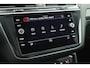 Volkswagen Tiguan 1.5 TSI 150pk DSG 2x R-Line Black Style Trekhaak Camera Stoelverwarming V+A Head-Up Panoramadak Navigatie