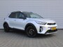 Kia Stonic 1.0 T-GDi MHEV DynamicLine | Stoelverwarming | Camera | Parkeersensor v+a | Clima | Navi | Apple Carplay/Android Auto | 15" LM | Cruise |