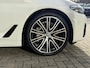 BMW 5-Serie Touring 530e xDrive Executive / Navi / Climate / Camera / Panormadak / Leder / 20"breedset