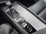 Volvo V60 2.0 T4 R-Design | Panoramadak | Trekhaak | Parkeerverwarming | Lichtmetalen Velgen 19 inch | Elektrische Achterklep | Stoelverwarming voor en achter | BLIS | Cruise Control Adaptief | DAB | Android Auto | Apple Carplay